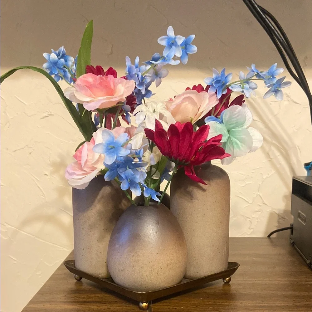 Elegant Ceramic Vase Set with Flowers